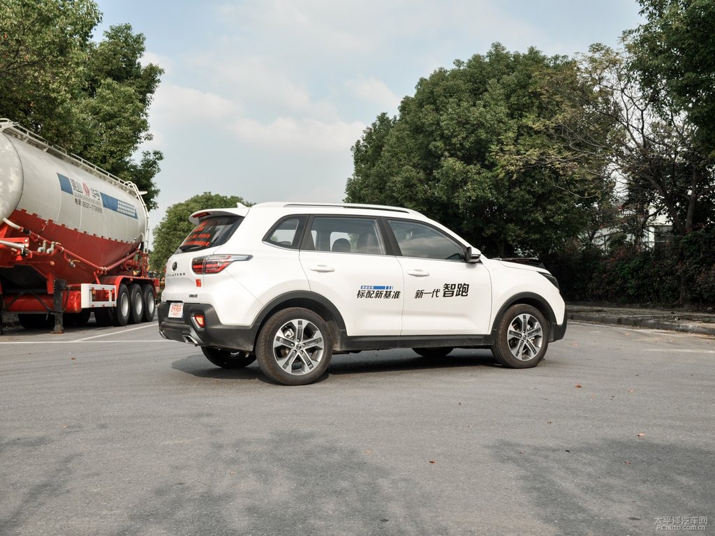 珍珠白智跑整車外觀外觀圖片