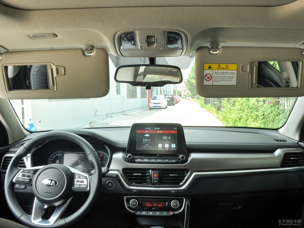 珍珠白智跑車廂內(nèi)飾圖片
