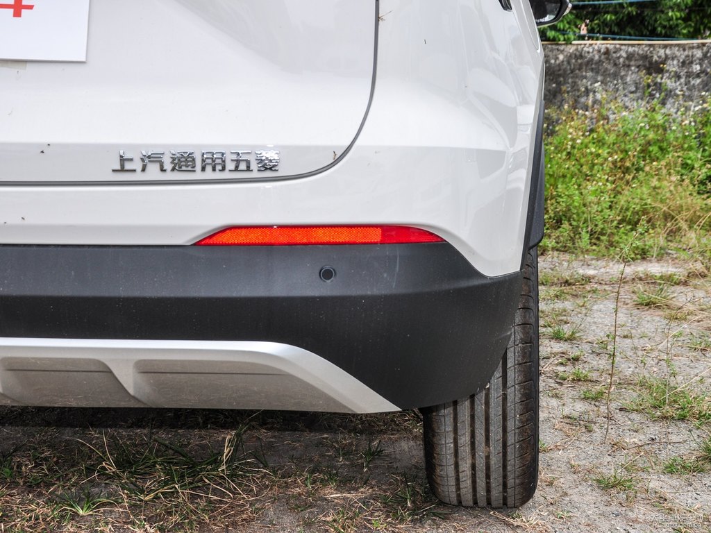 糖果白寶駿510車尾外觀圖片
