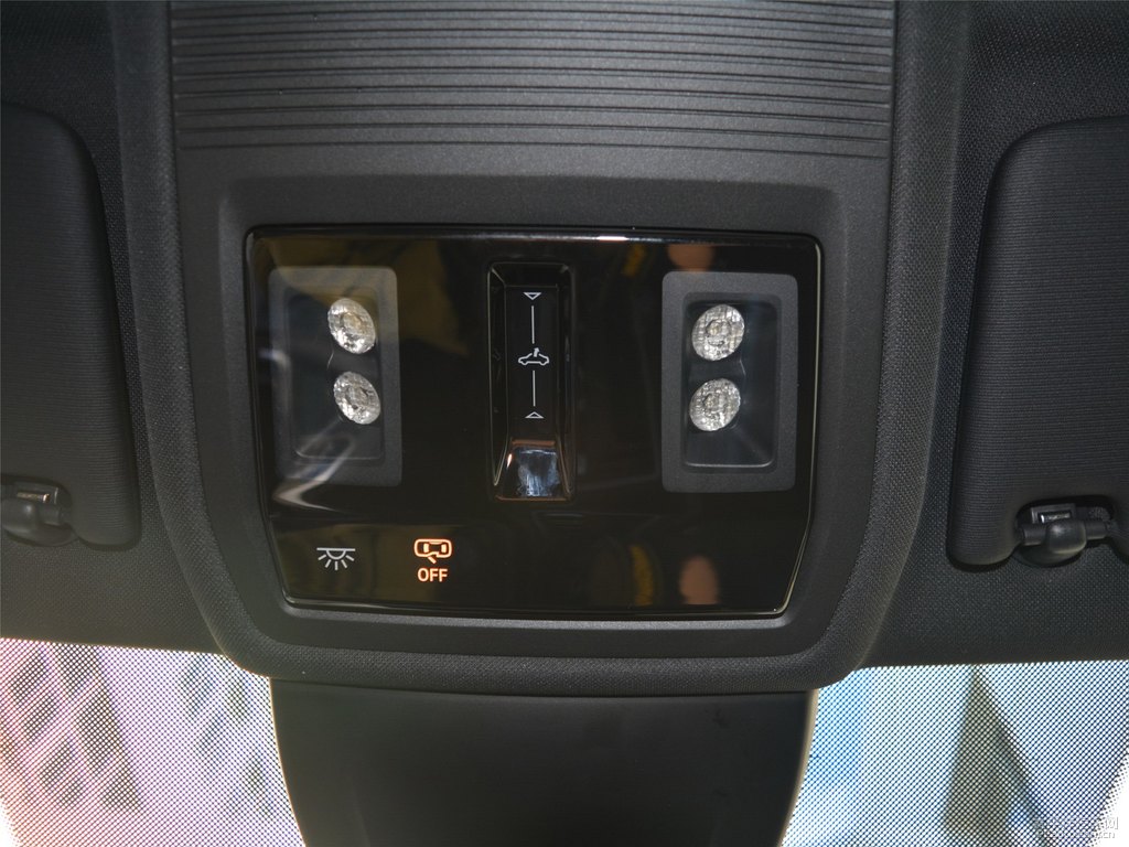 極地白高爾夫車廂內(nèi)飾圖片