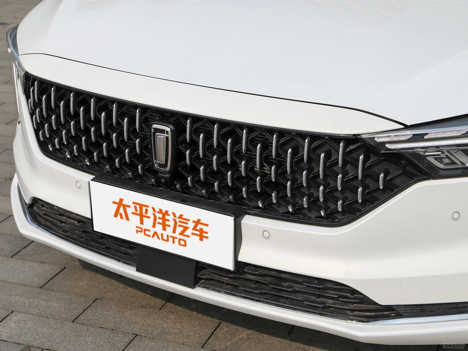 奔騰B70外觀高清大圖