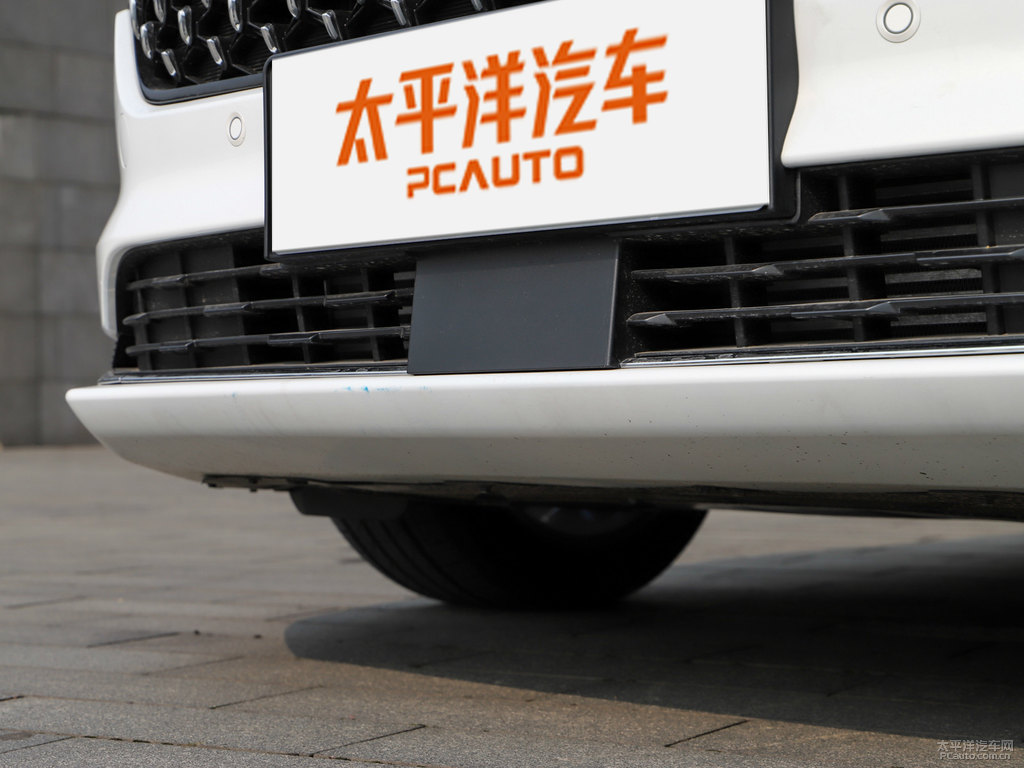 珍珠白奔騰B70車頭外觀圖片