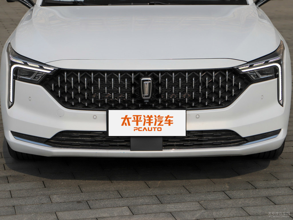 珍珠白奔騰B70車頭外觀圖片