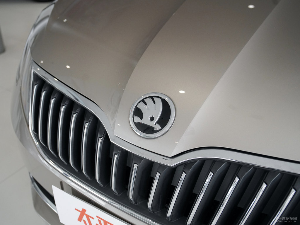 鉑光金明銳車頭外觀圖片