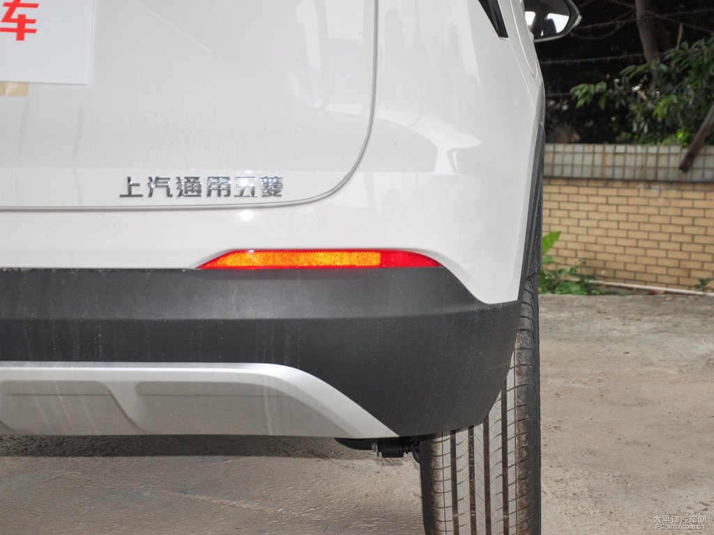 糖果白寶駿510車尾外觀圖片