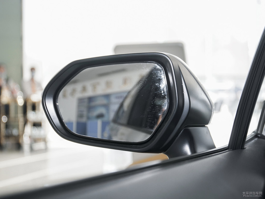 銀色卡羅拉車身外觀圖片
