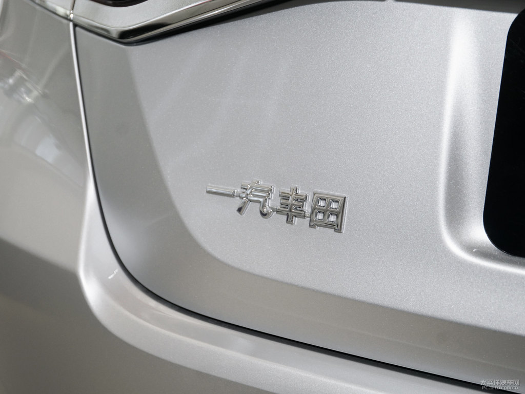 銀色卡羅拉車尾外觀圖片