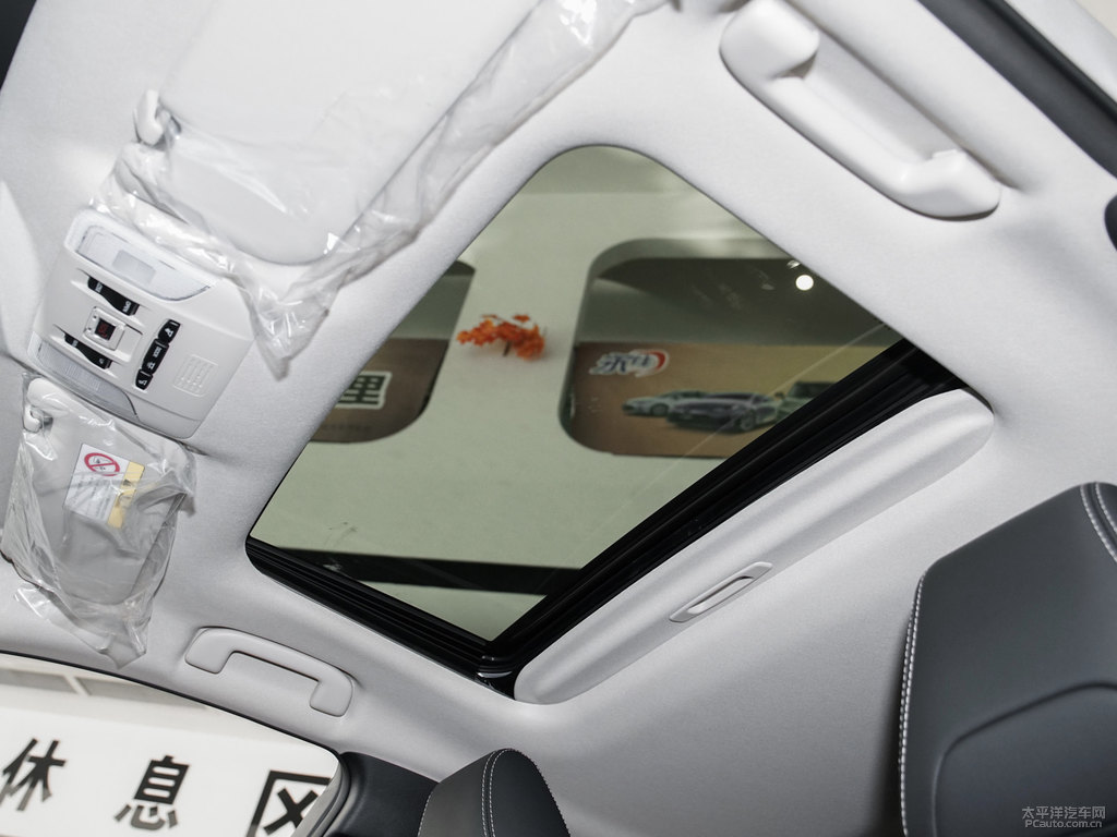 銀色卡羅拉車廂內(nèi)飾圖片