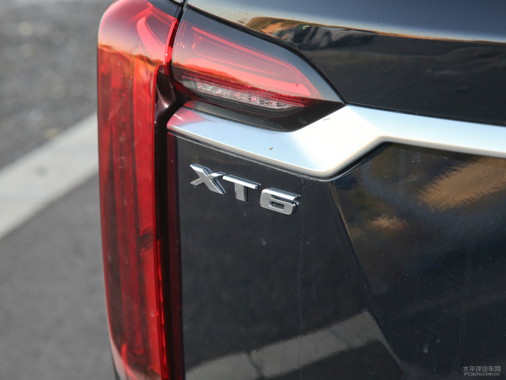 黛藍(lán)凱迪拉克XT6車尾外觀圖片