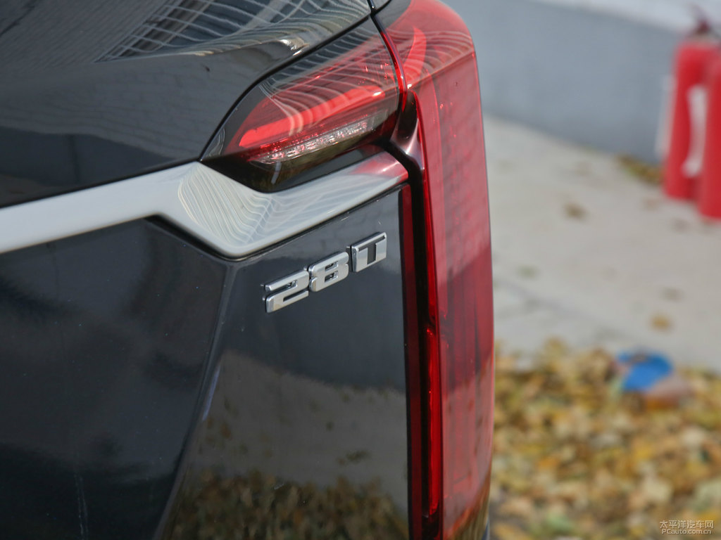 黛藍(lán)凱迪拉克XT6車尾外觀圖片