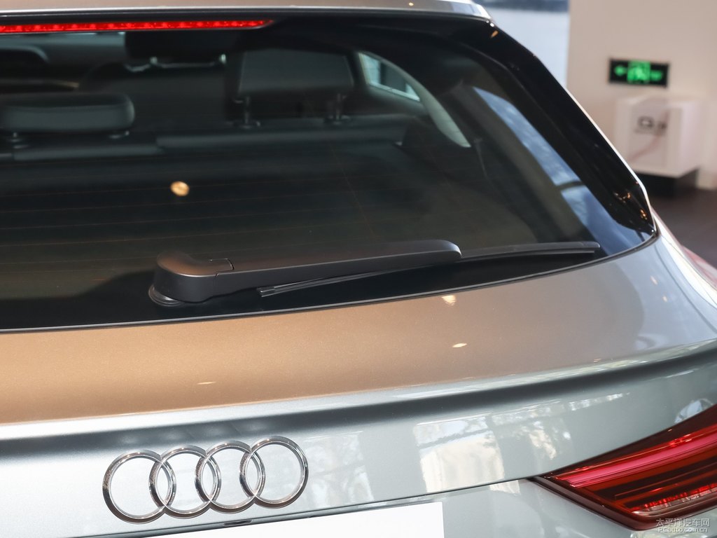 鱷魚綠奧迪Q3 Sportback車尾外觀圖片