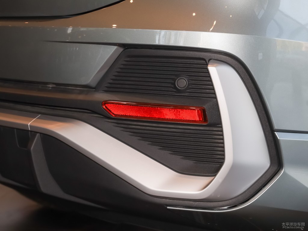 鱷魚綠奧迪Q3 Sportback車尾外觀圖片