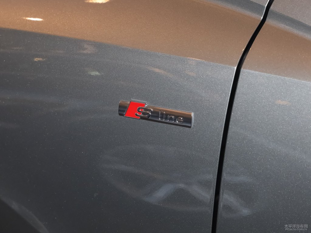 鱷魚綠奧迪Q3 Sportback車身外觀圖片