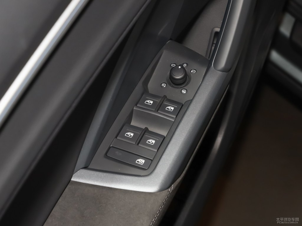 鱷魚綠奧迪Q3 Sportback車廂內(nèi)飾圖片