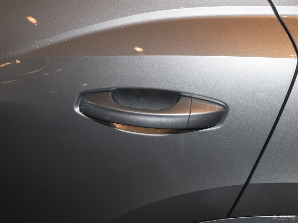 鱷魚綠奧迪Q3 Sportback車身外觀圖片