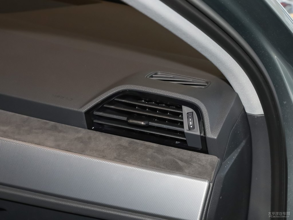 鱷魚綠奧迪Q3 Sportback中控內飾圖片