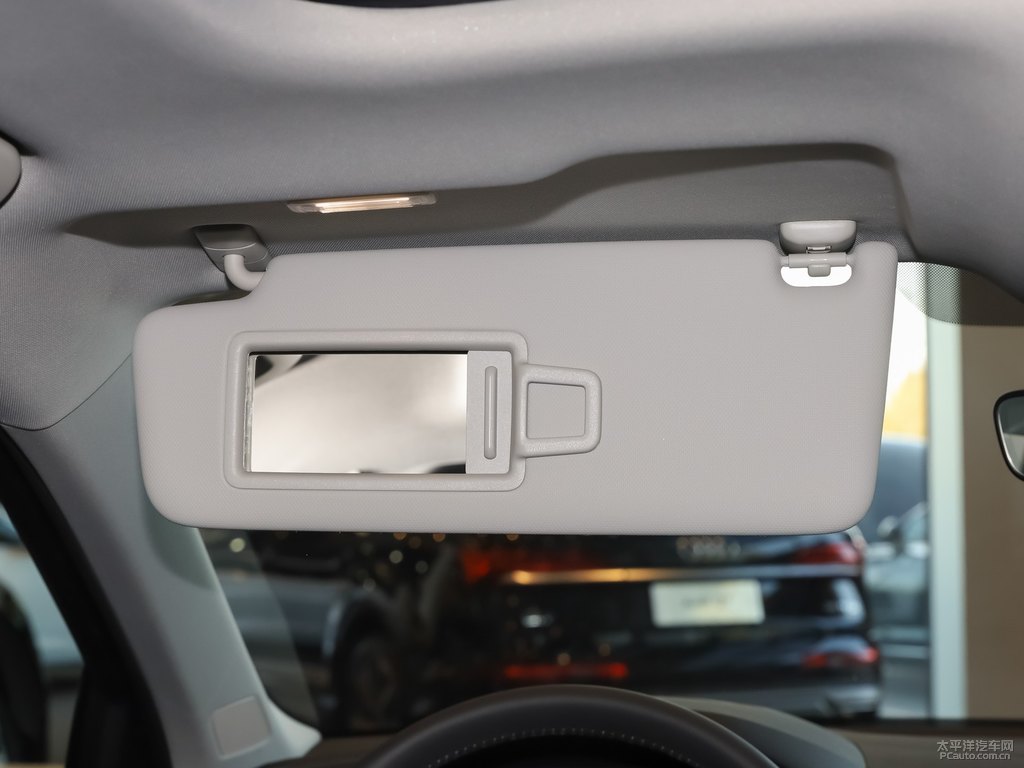 鱷魚綠奧迪Q3 Sportback車廂內(nèi)飾圖片