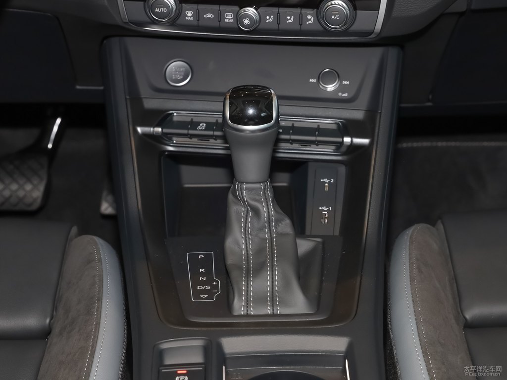 鱷魚綠奧迪Q3 Sportback中控內(nèi)飾圖片