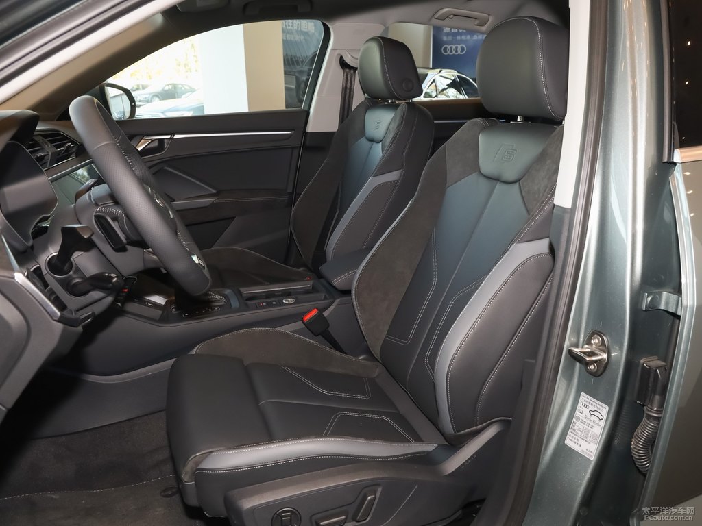 鱷魚綠奧迪Q3 Sportback座椅內(nèi)飾圖片