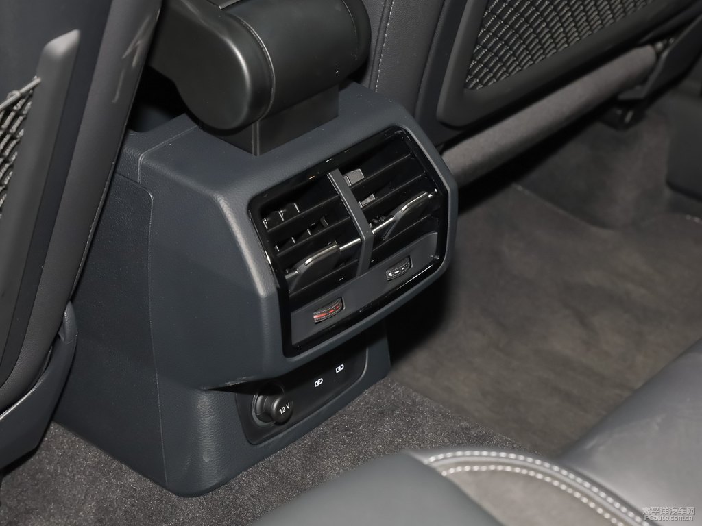 鱷魚綠奧迪Q3 Sportback座椅內(nèi)飾圖片