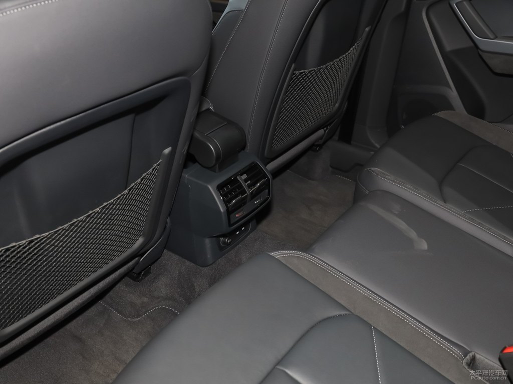 鱷魚綠奧迪Q3 Sportback座椅內(nèi)飾圖片