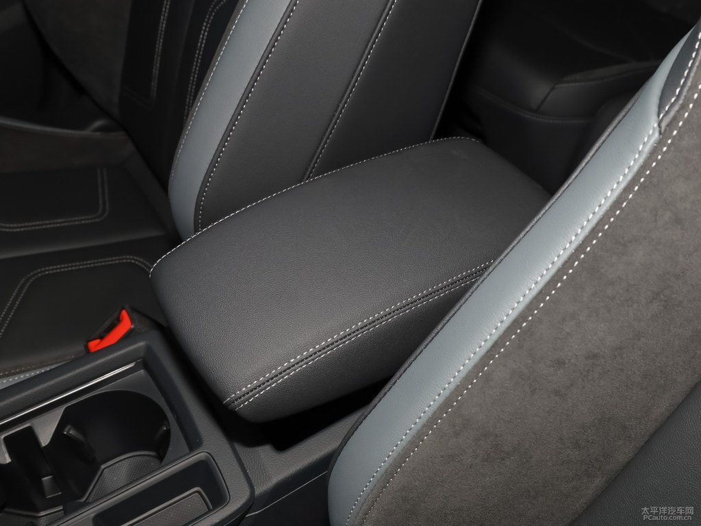 鱷魚綠奧迪Q3 Sportback座椅內(nèi)飾圖片