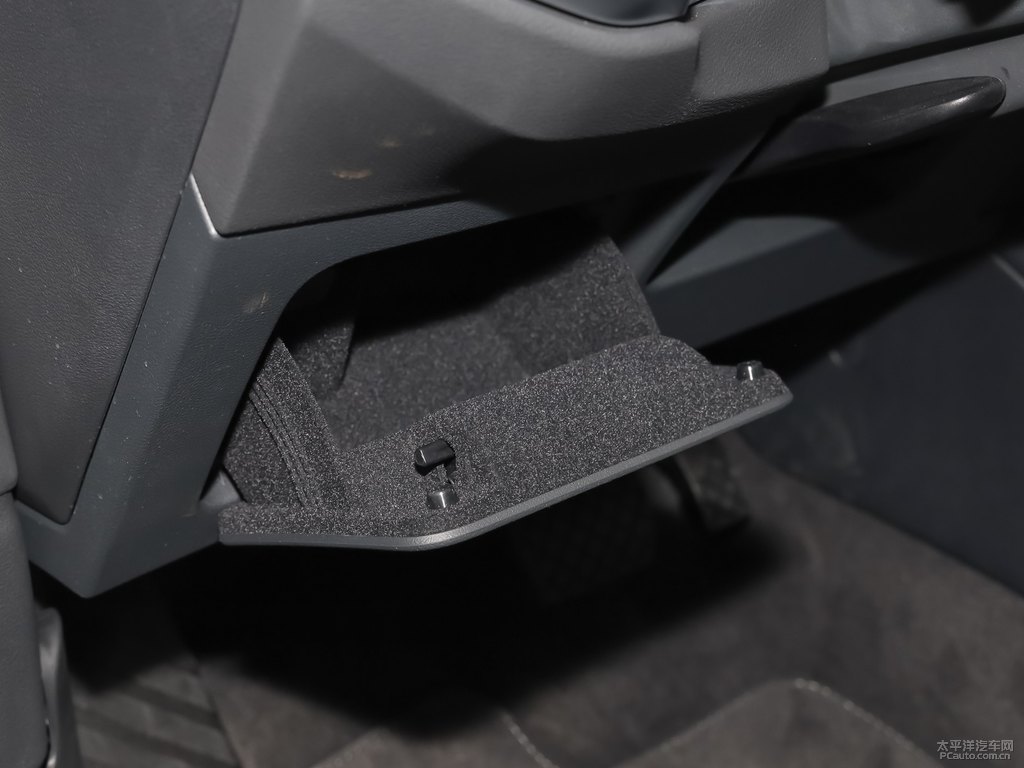 鱷魚綠奧迪Q3 Sportback儲物空間空間圖片