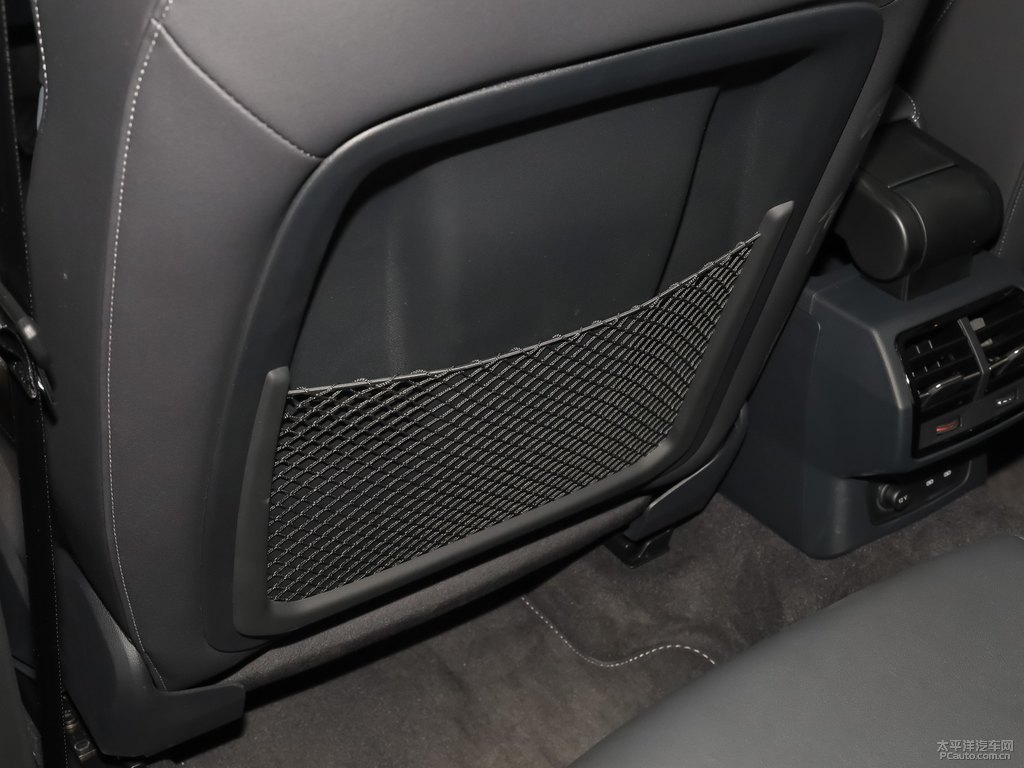 鱷魚綠奧迪Q3 Sportback儲物空間空間圖片