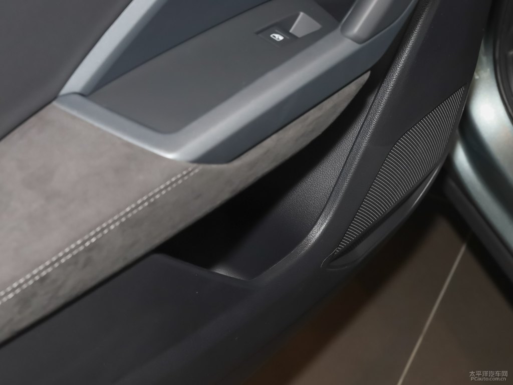 鱷魚綠奧迪Q3 Sportback儲物空間空間圖片