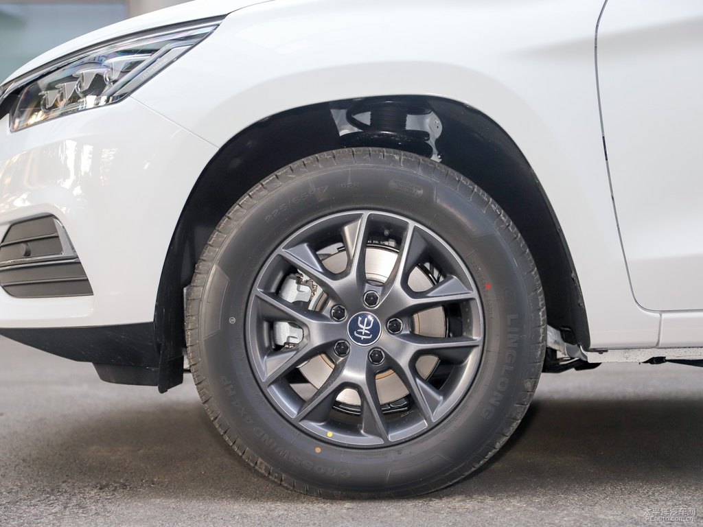 流光白宋車(chē)身外觀(guān)圖片