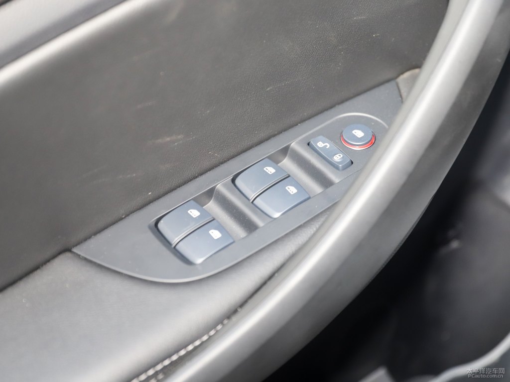 流光白宋車廂內(nèi)飾圖片