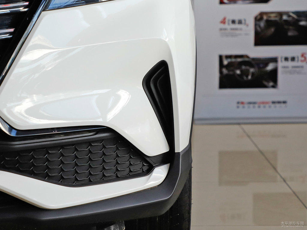 雪域白長(zhǎng)安CS15車(chē)頭外觀(guān)圖片