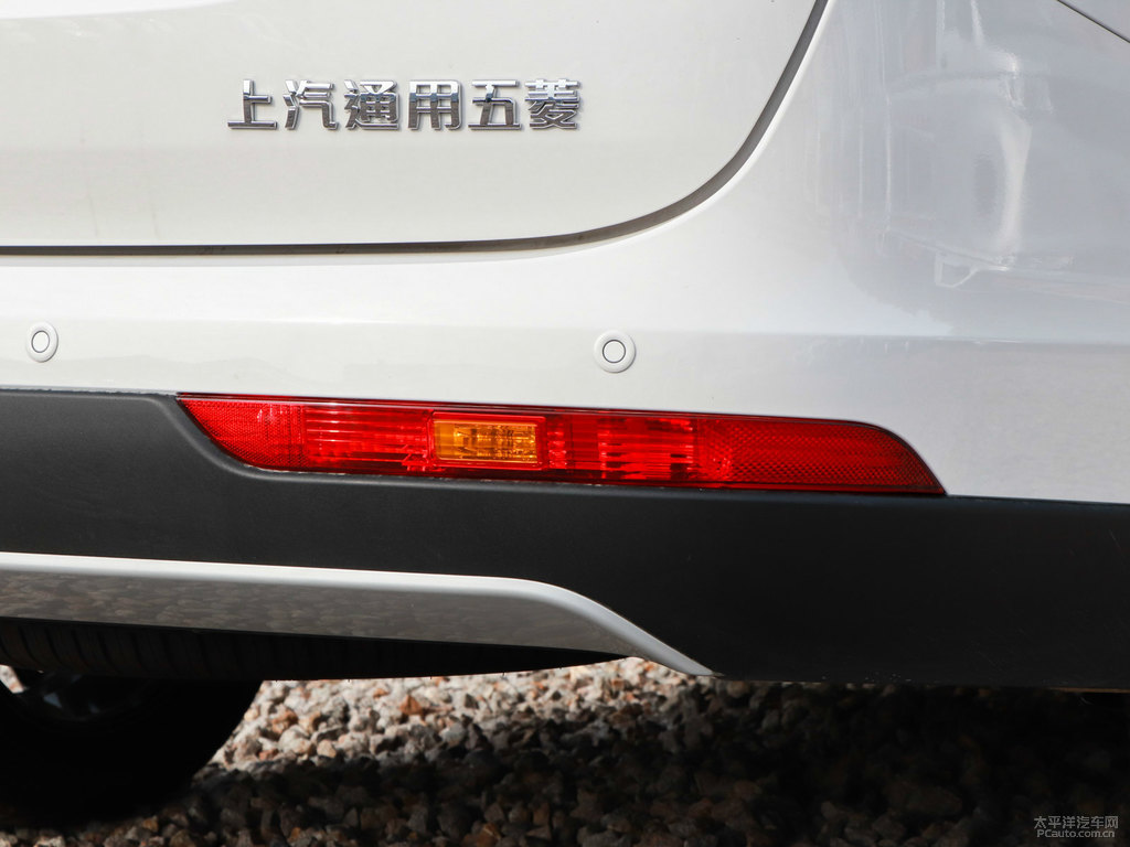 果糖白寶駿730車尾外觀圖片