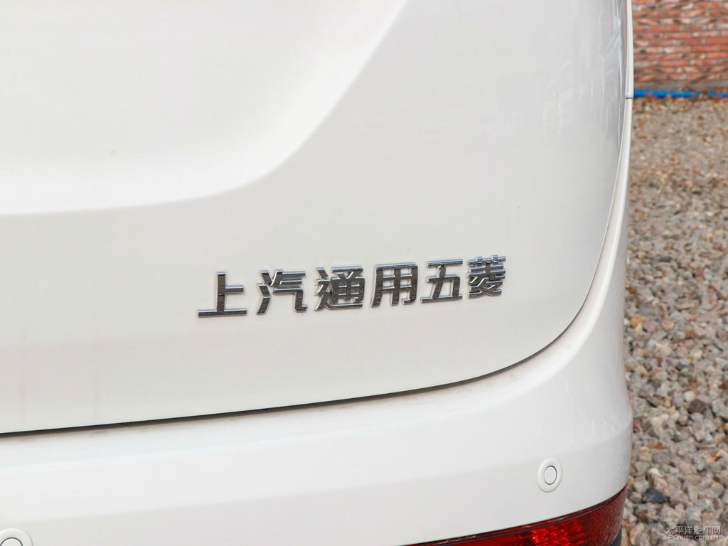 果糖白寶駿730車尾外觀圖片