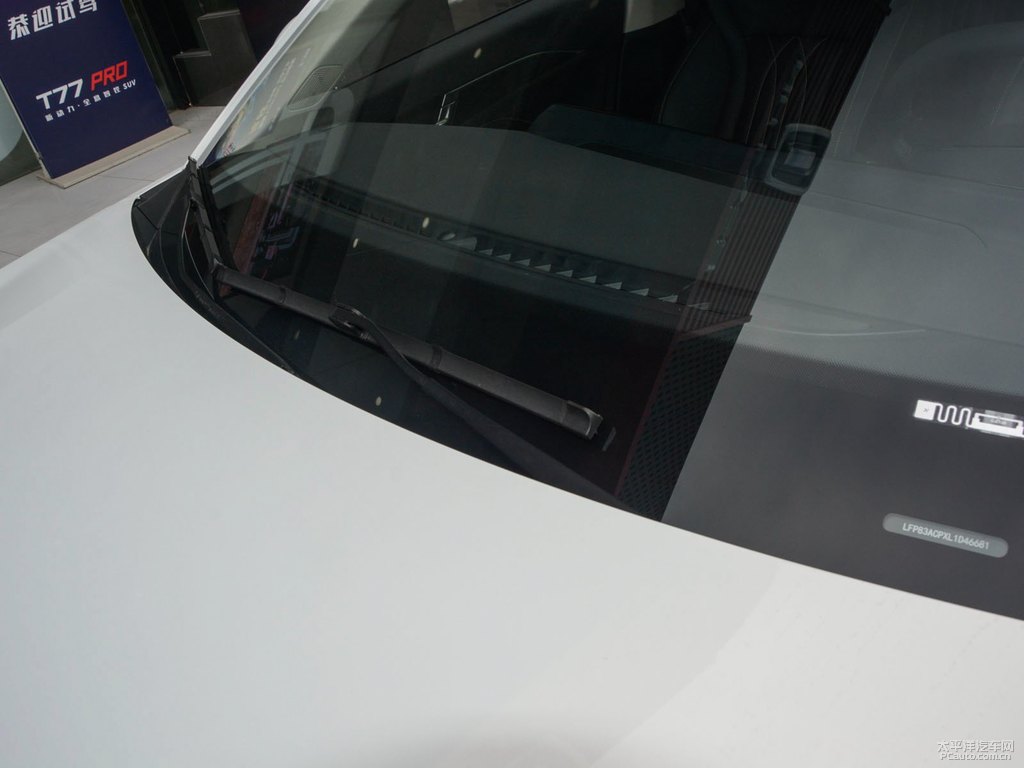 珍珠白奔騰B70車身外觀圖片