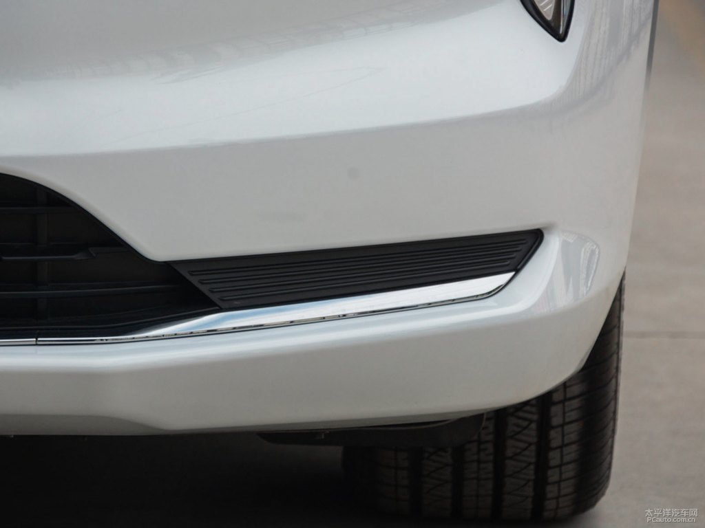 珍珠白奔騰B70車頭外觀圖片