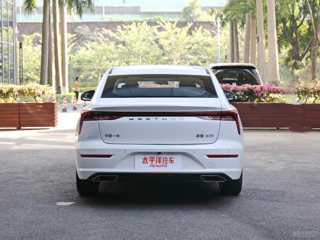 珍珠白奔騰B70整車外觀外觀圖片