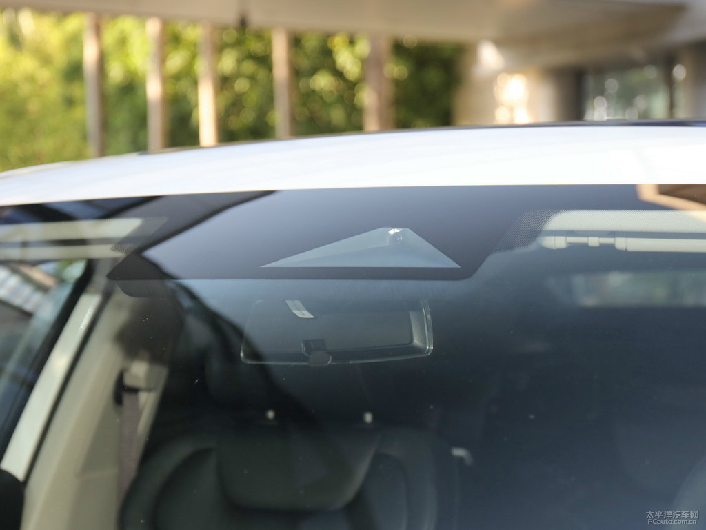 珍珠白奔騰B70車身外觀圖片