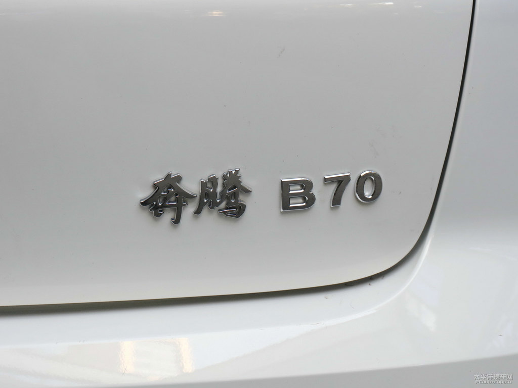 珍珠白奔騰B70車尾外觀圖片