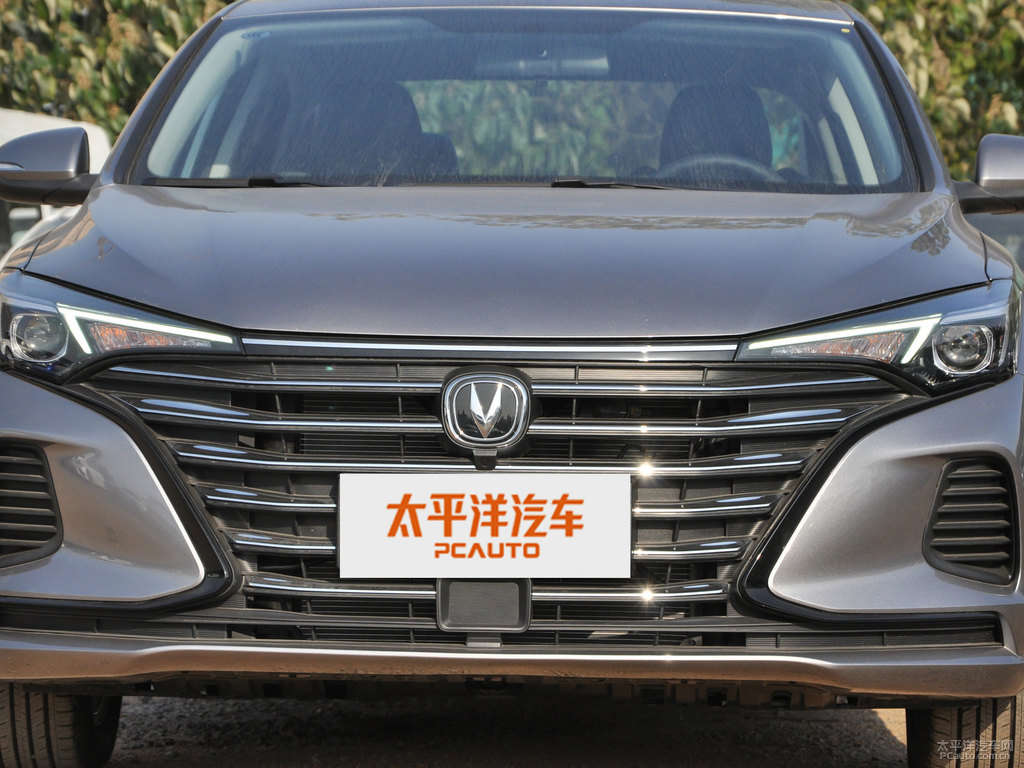 鈦光銀灰逸動(dòng)PLUS車頭外觀圖片
