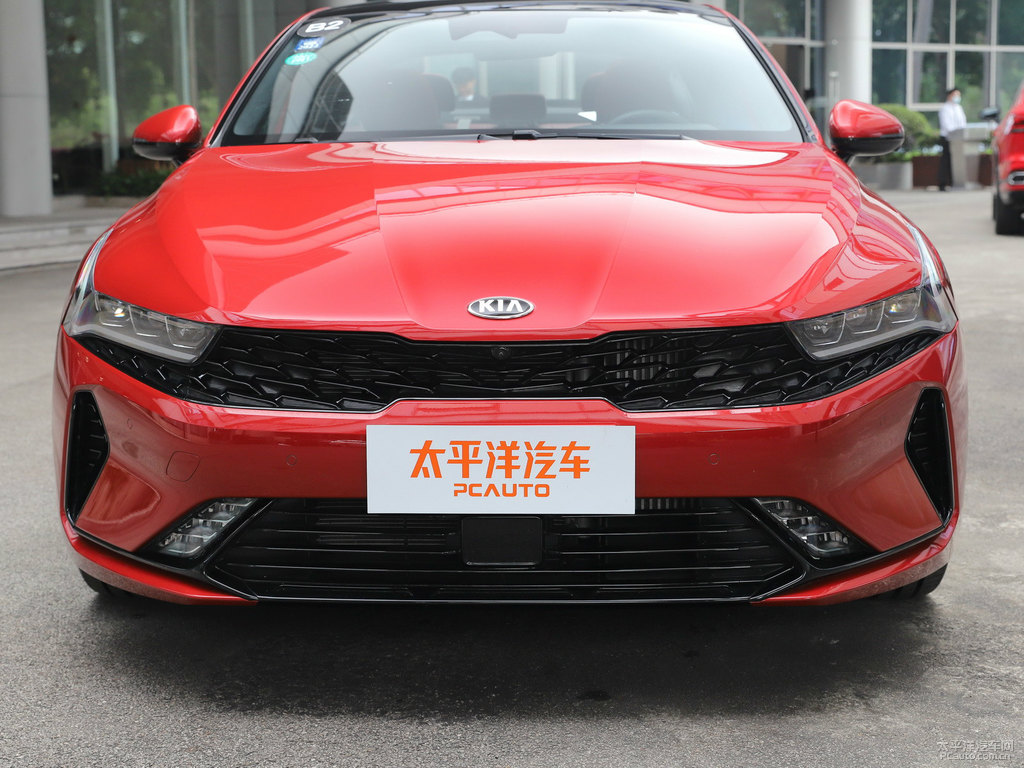 躍動紅起亞K5凱酷車頭外觀圖片