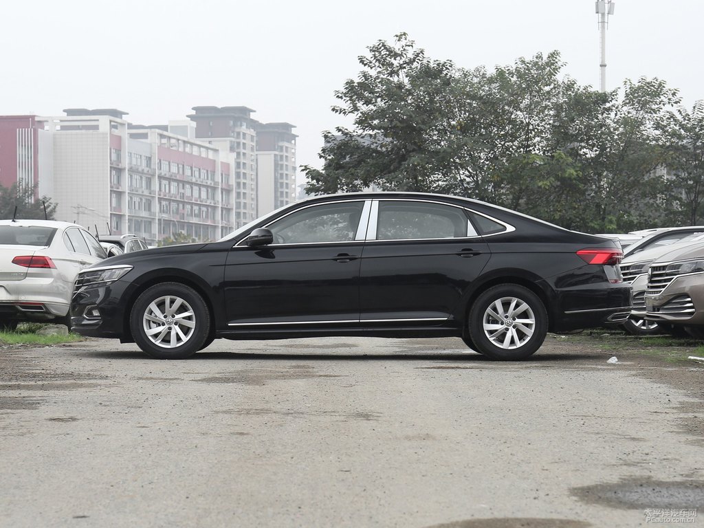 玄武黑帕薩特整車外觀外觀圖片