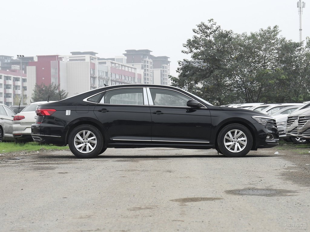 玄武黑帕薩特整車外觀外觀圖片