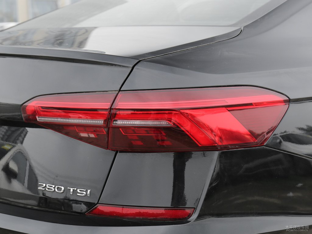玄武黑帕薩特車(chē)尾外觀圖片