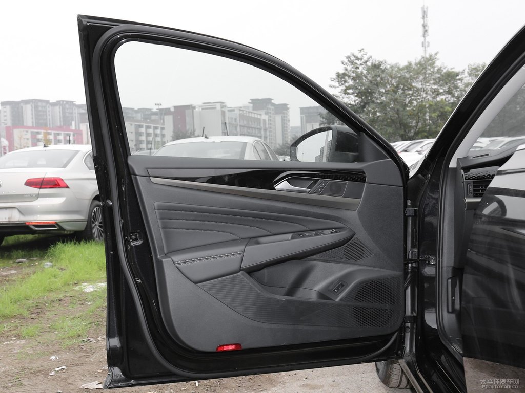 玄武黑帕薩特車廂內(nèi)飾圖片
