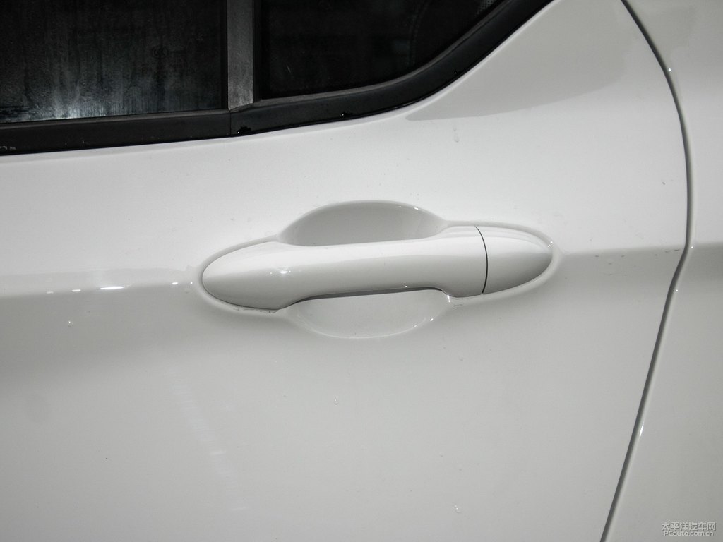 糖果白寶駿510車身外觀圖片