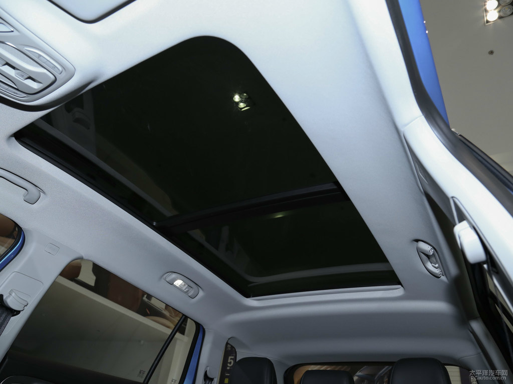 極智藍(lán)榮威RX5 MAX車廂內(nèi)飾圖片