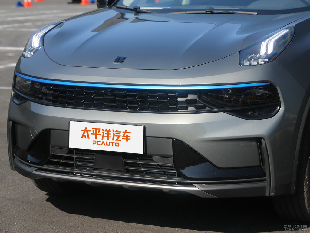 黑色+灰色領(lǐng)克01車頭外觀圖片