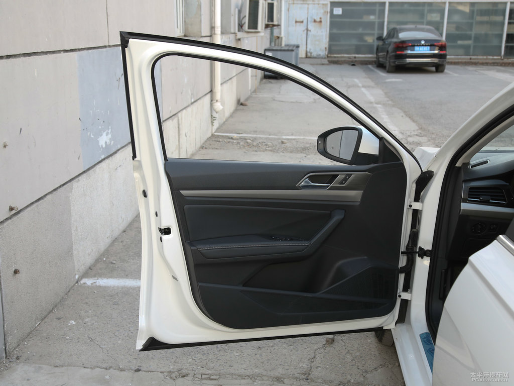 雅致白朗逸車廂內(nèi)飾圖片