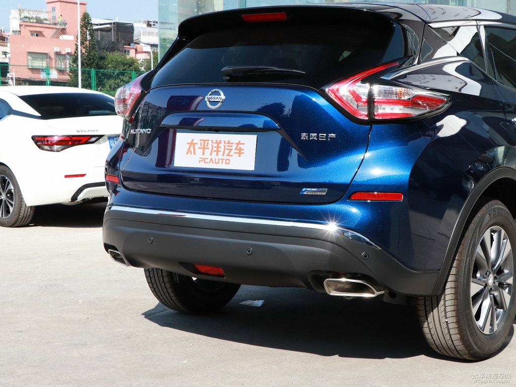 極光藍樓蘭車尾外觀圖片